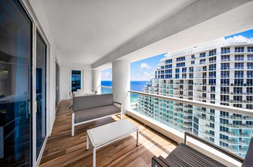 Beachfront Condo with Spacious Balcony Beachfront Condo with Spacious Balcony