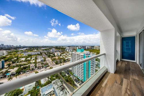 Beachfront Condo with Spacious Balcony Beachfront Condo with Spacious Balcony