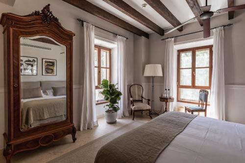 room detail thumbnail 1