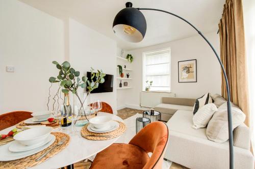 Brick Lane Apartment - image 5