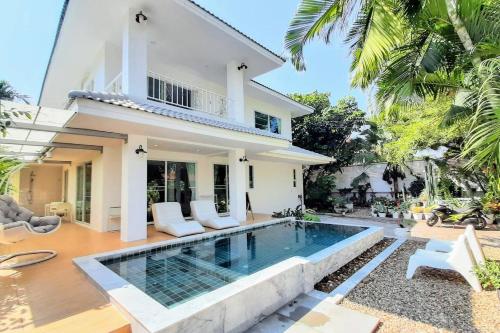 Serene Villa with Saltwater Pool & Peaceful Garden - Chiang Mai