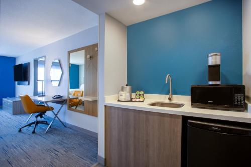 Holiday Inn Express & Suites Bradenton East-Lakewood Ranch an IHG Hotel - image 12