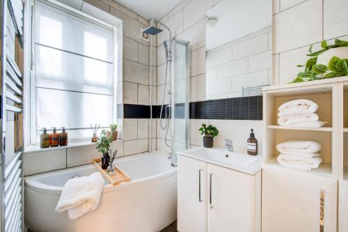 Brick Lane Apartment - image 11