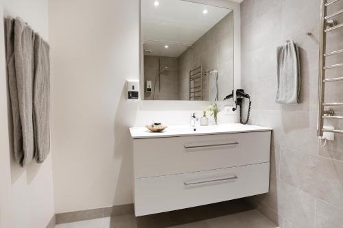 Bathroom, Stenbjerg Kro & Badehotel in Stenbjerg