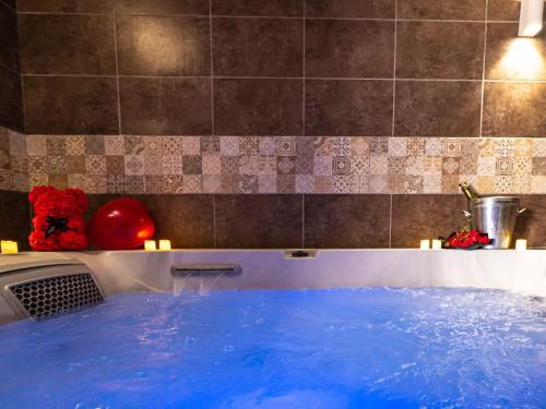 Karstais baseins, L'Évasion Sauna & Spa (L'Evasion Sauna & Spa) in Saint-Rambert-d'Albon (Rhone-Alpes)