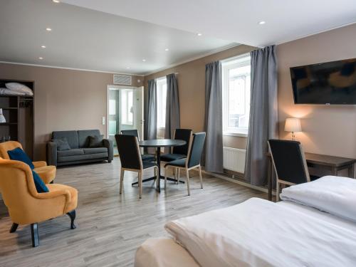 Finnsnes Hotel - image 2