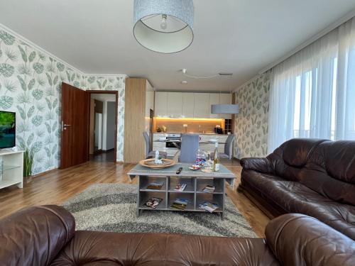 Great Forest View Penthouse Apartment in เซสตาเคิร์ต