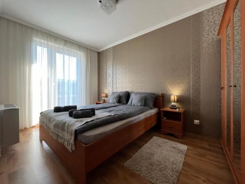 Great Forest View Penthouse Apartment