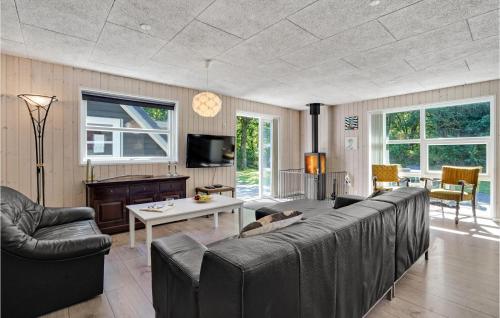  2 Bedroom Lovely Home In Give in Give