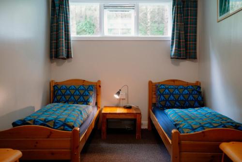 2 twin beds