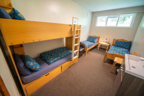 1 double bed, 4 bunk beds