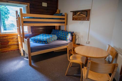 7 twin beds