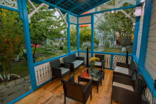 Kert, Apart Hotel West in Dighomi