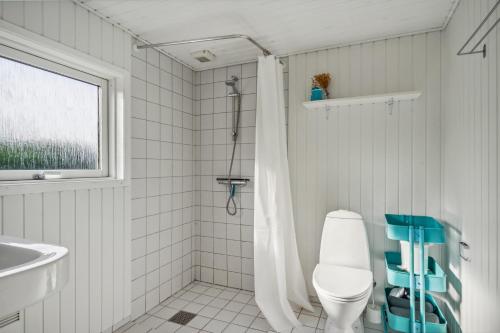 Four-Bedroom Holiday Home image 10