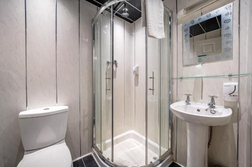 Standard Double Room image 3