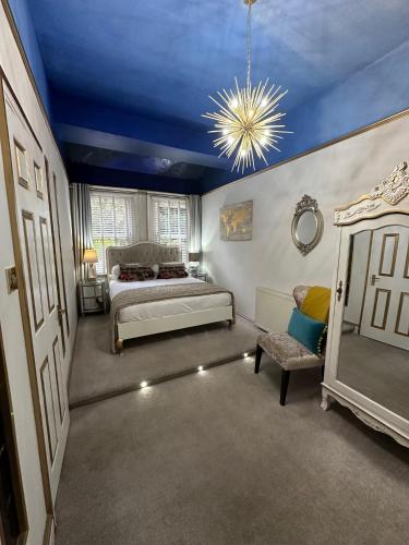 Derby Manor - image 8