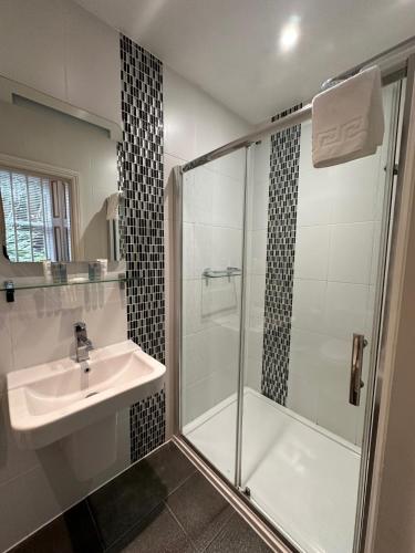 Derby Manor - image 3