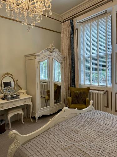 Derby Manor - image 14