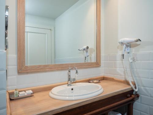 Ebel Boutique Hotel - image 9