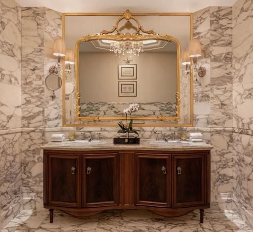 Heritage King Suite image 4