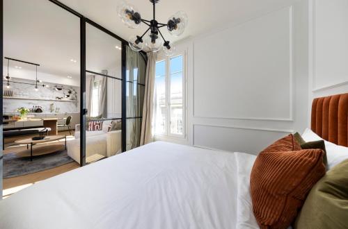 Designer Top Floor Peaceful Elevator Fiber Wifi, Balcony