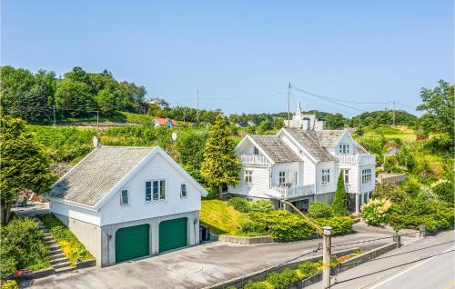 . 3 Bedroom Awesome Home In Skjoldastraumen