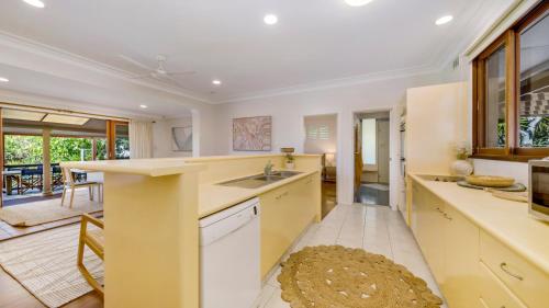 Whale Song - Absolute Beachfront in New Brighton
