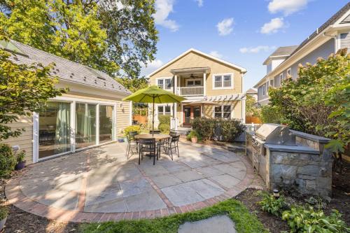 Clarendon Prestige 5-BR Luxury Homestay in Arlington, USA