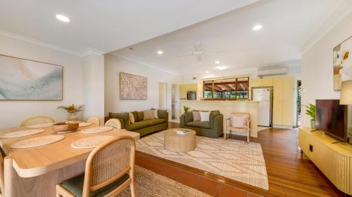Whale Song - Absolute Beachfront in New Brighton