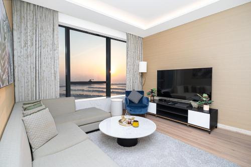 Escape24 Stunning 1BR Panoramic Sea View Palm Tower Palm Jumeirah Dubai, Dubai (photo 3)