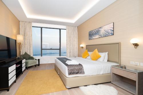 Escape24 Stunning 1BR Panoramic Sea View Palm Tower Palm Jumeirah Dubai, Dubai (photo 2)