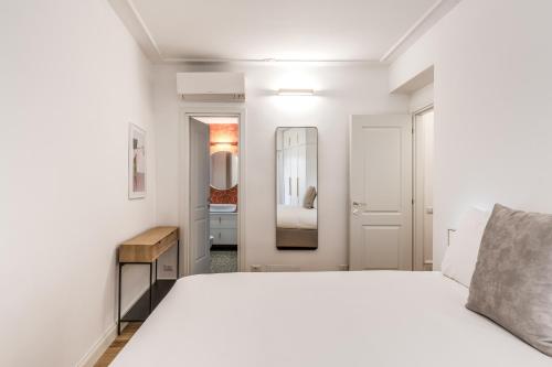 Silent 2 Bdrm heart of Trastevere, Řím (fotografie 5)