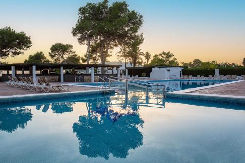 Apartamentos Club Cala Azul - image 9