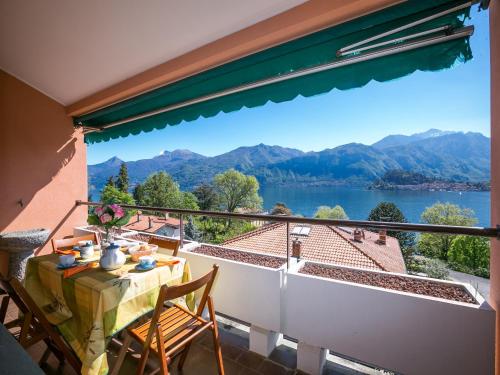 Apartment with Lake View