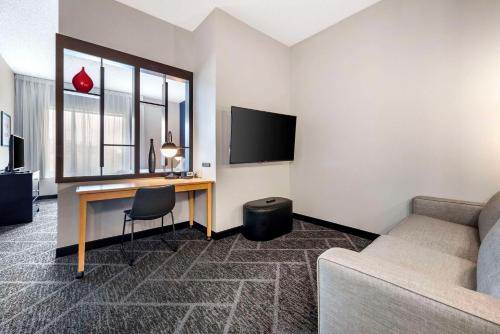 Suite, hydromassage bathtub, accessible