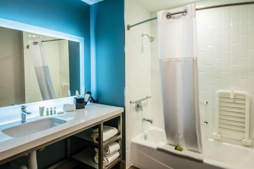 611758306 Cambria Hotel McAllen Convention Center