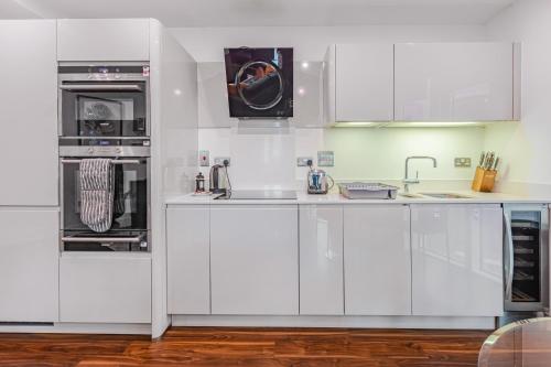 Altitude Point Serviced Apartments by TheSquare - image 13
