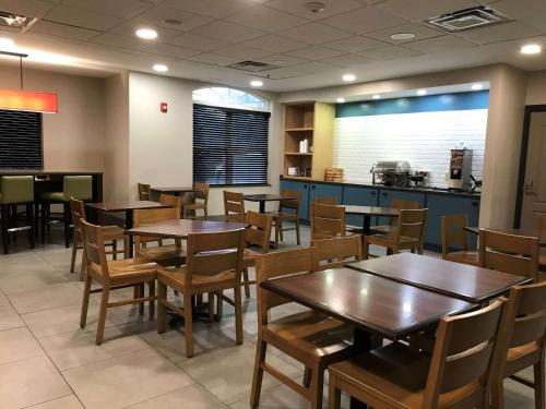 컨트리 인 & 스위트 바이 래디슨, 엠포리아, 버지니아 - 식음료(F&B)