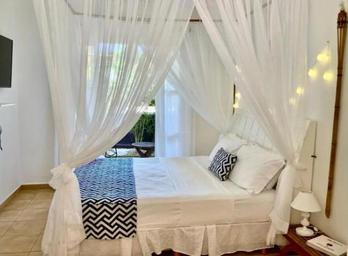 1 queen bed, 1 twin bed