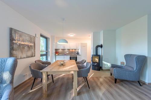 Apartment with Lake View