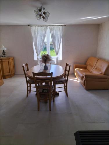 Le Gite du Planey in อ็องเฌอ