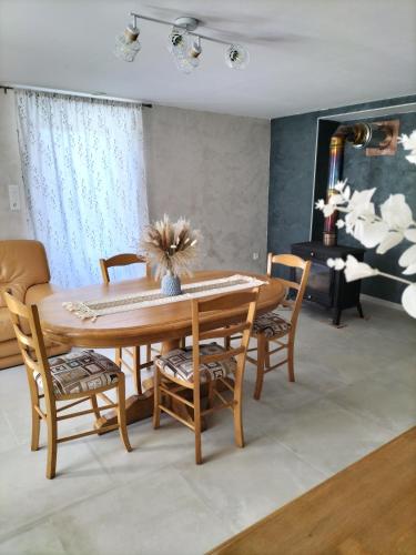 Le Gite du Planey in อ็องเฌอ