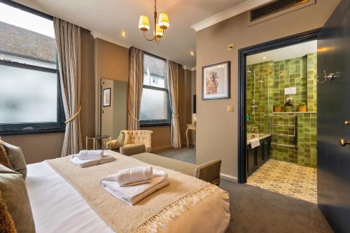 room detail thumbnail 1