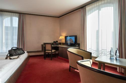 room detail thumbnail 1