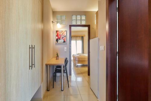 Superior Two-Bedroom Suite with Panoramic Sea View image 6
