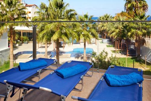 Superior Triple Studio with Sea View and Terrace (2-3 Adults) image 7