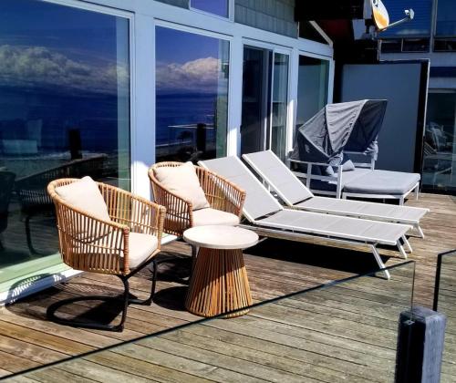 The Coastal Cottage - Direct Beach Access in Point Roberts