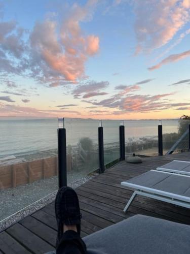 The Coastal Cottage - Direct Beach Access in Point Roberts