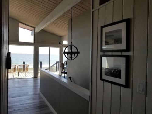 The Coastal Cottage - Direct Beach Access in Point Roberts