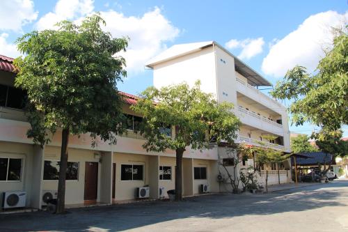 ทัศนียภาพภายนอกโรงแรม, ราชพฤกษ์รีสอร์ต ลพบุรี (RACHAPHRUKRESORTLOPBURI) in ลพบุรี